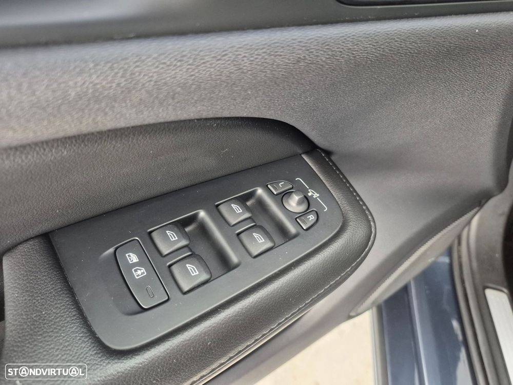 Volvo V60 2.0 B4 Momentum Plus Geartronic - 9