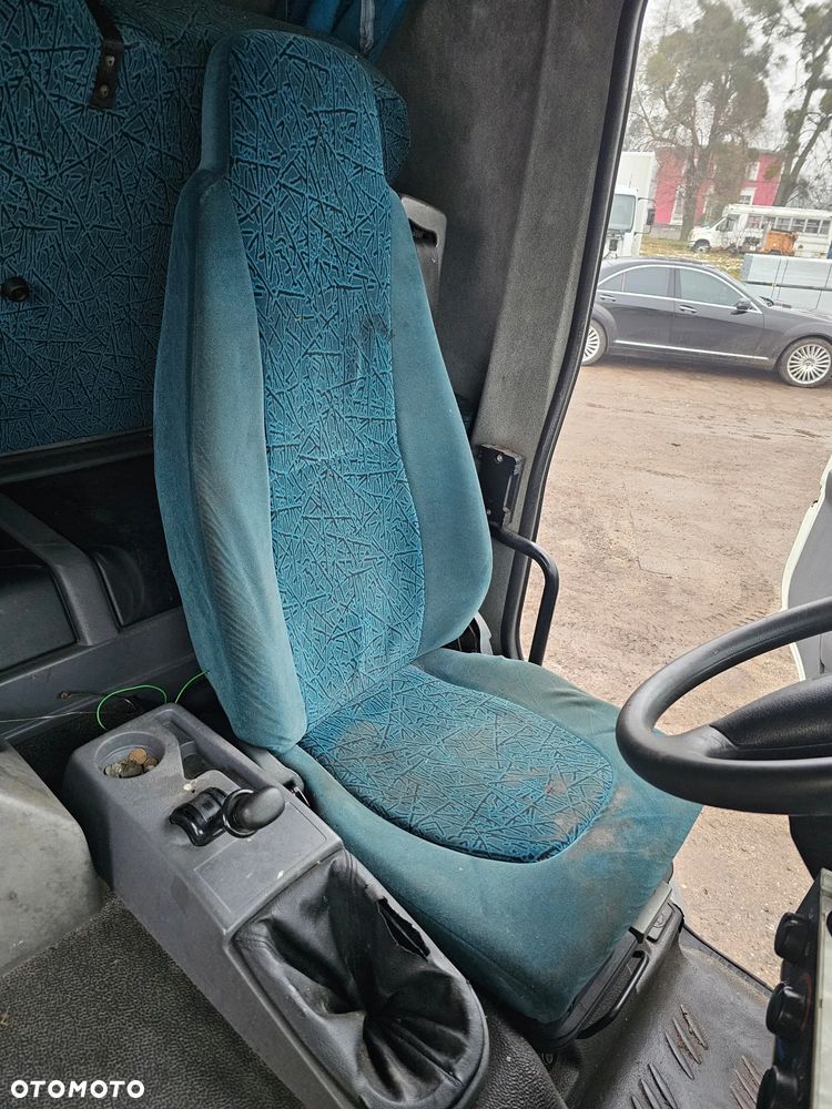 FOTEL LEWY SIEDZISKO KIEROWCY PNEUMATYCZY DAF LF 45 55 01-06 rok - 1