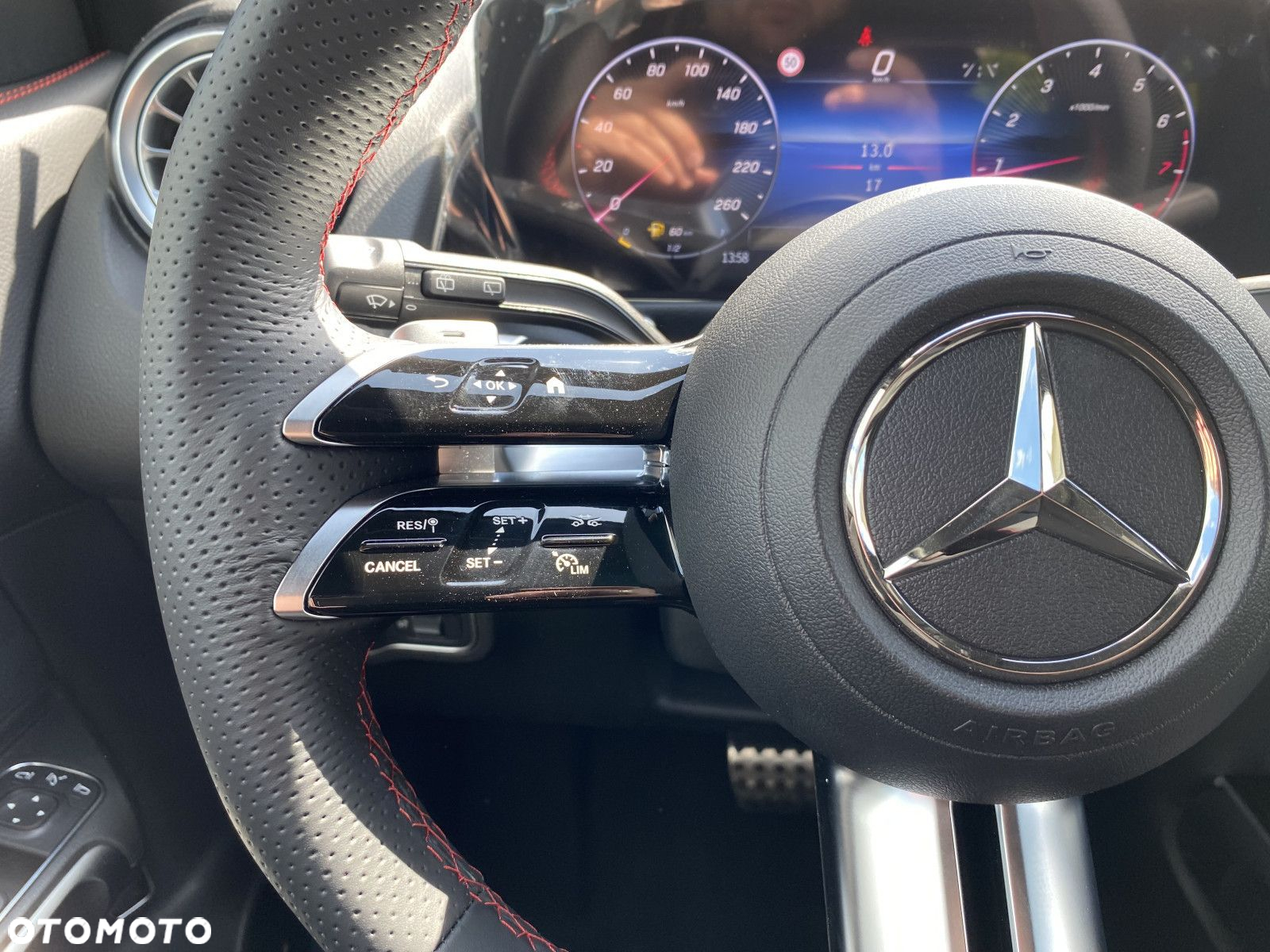 Mercedes-Benz GLB - 11