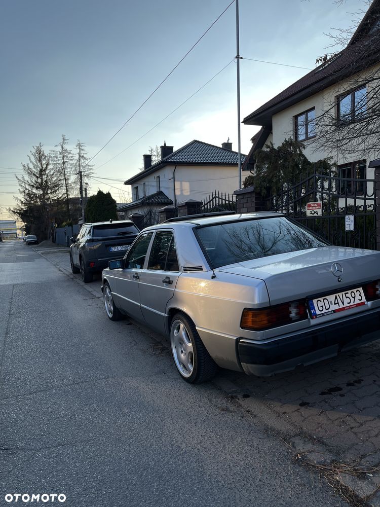 Mercedes-Benz W201 (190) - 5