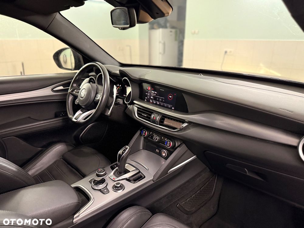 Alfa Romeo Stelvio 2.0 Turbo Veloce TI Q4 - 17