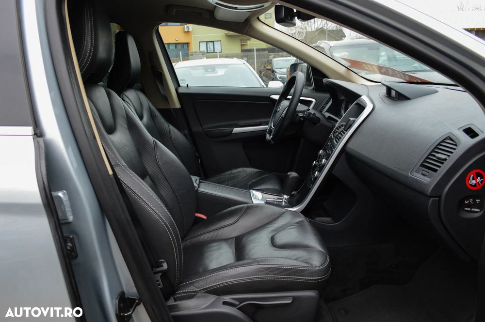 Volvo XC 60 D5 AWD Aut. RDesign - 23