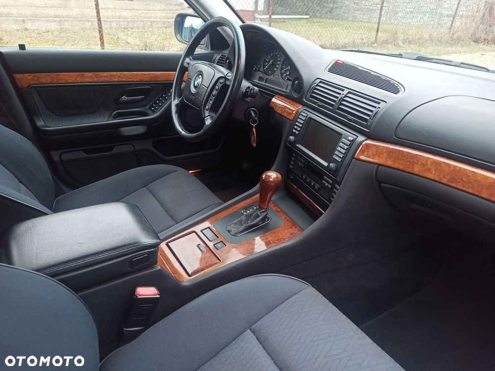 BMW Seria 7 - 11