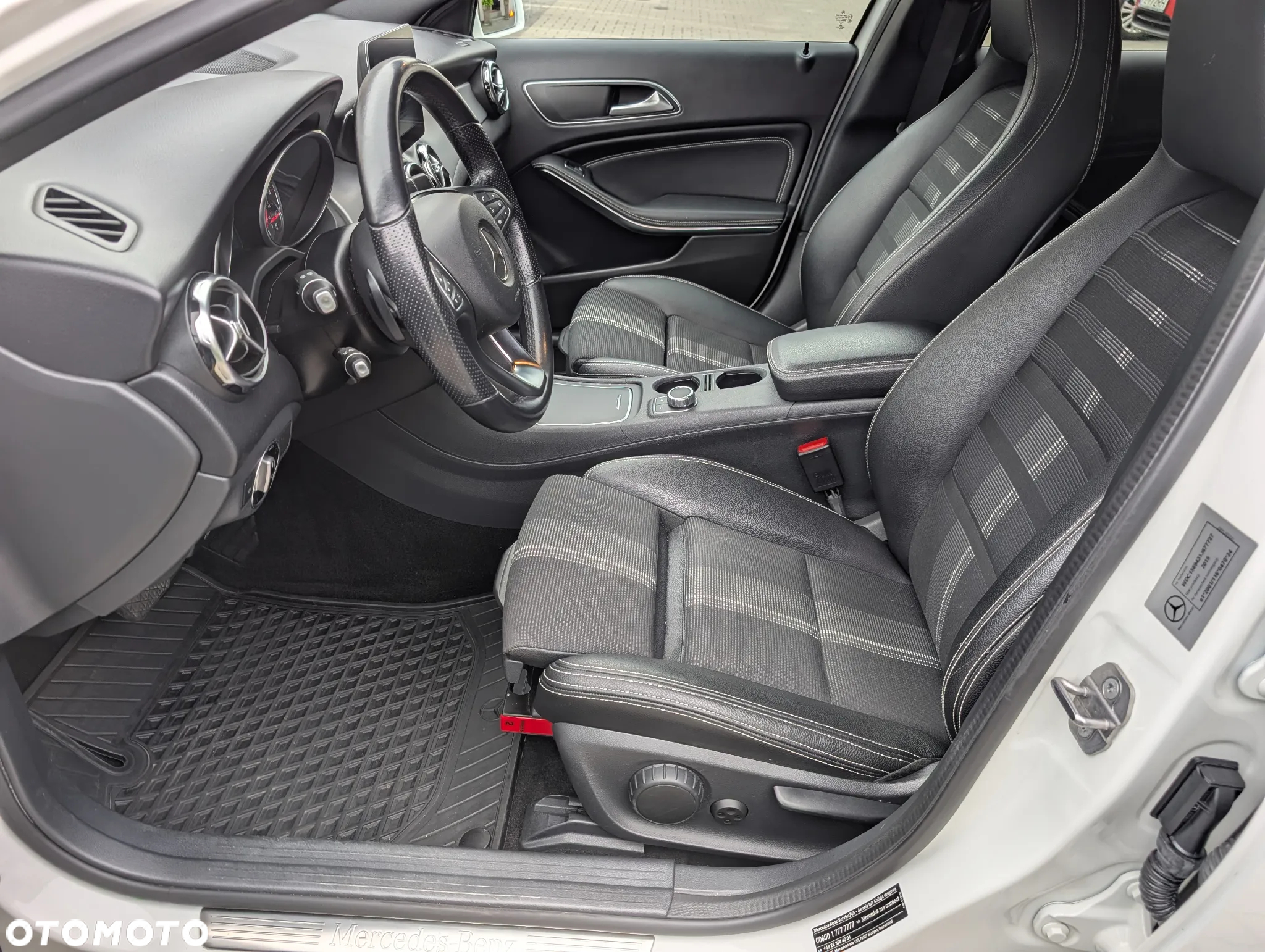 Mercedes-Benz GLA 200 7G-DCT - 19