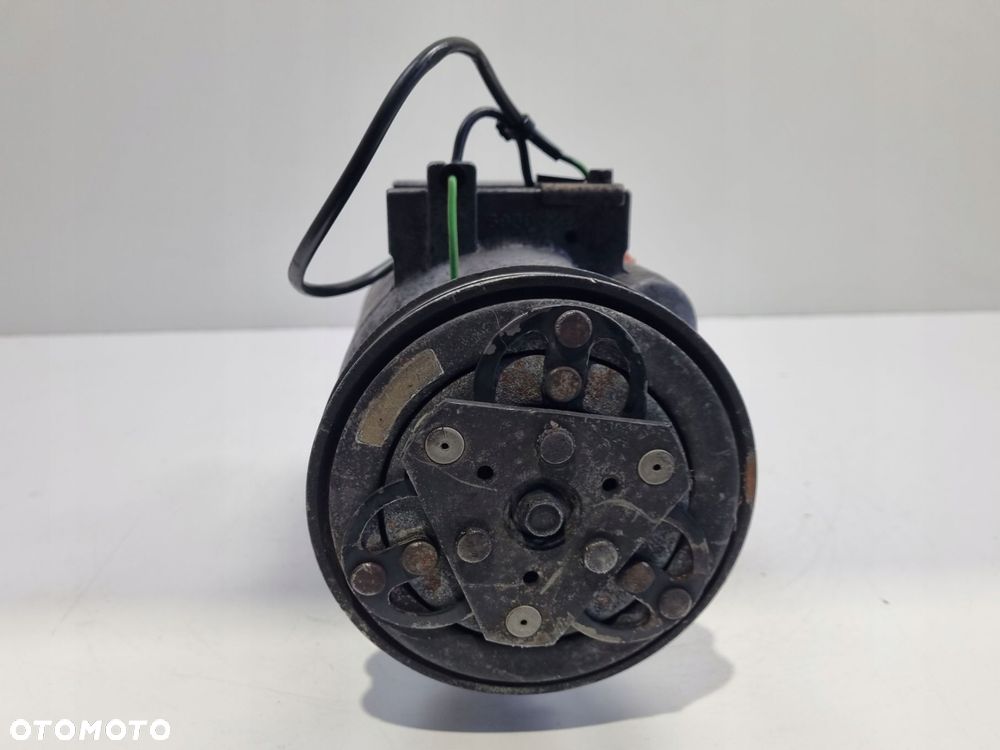 SPRĘŻARKA KLIMATYZACJI VW Passat B5 1.9 TDI _ pompa 8D0260805D - 6