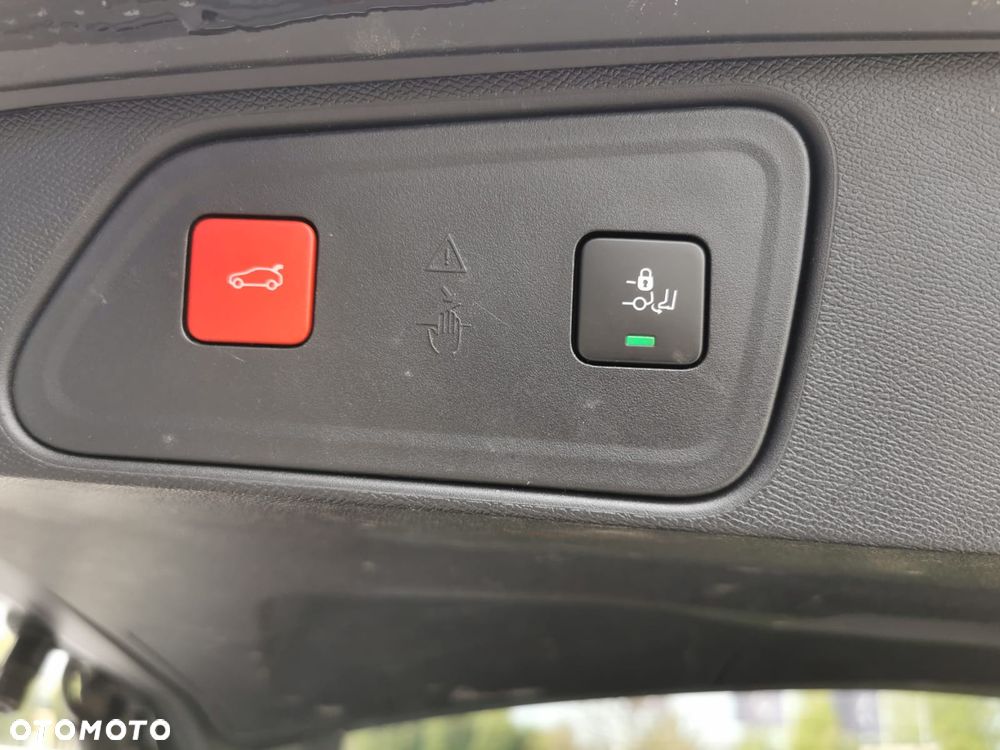 Peugeot 3008 225 e-EAT8 GT - 23
