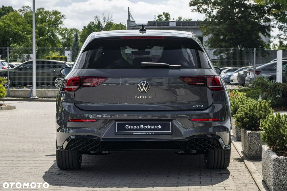Volkswagen Golf - 8