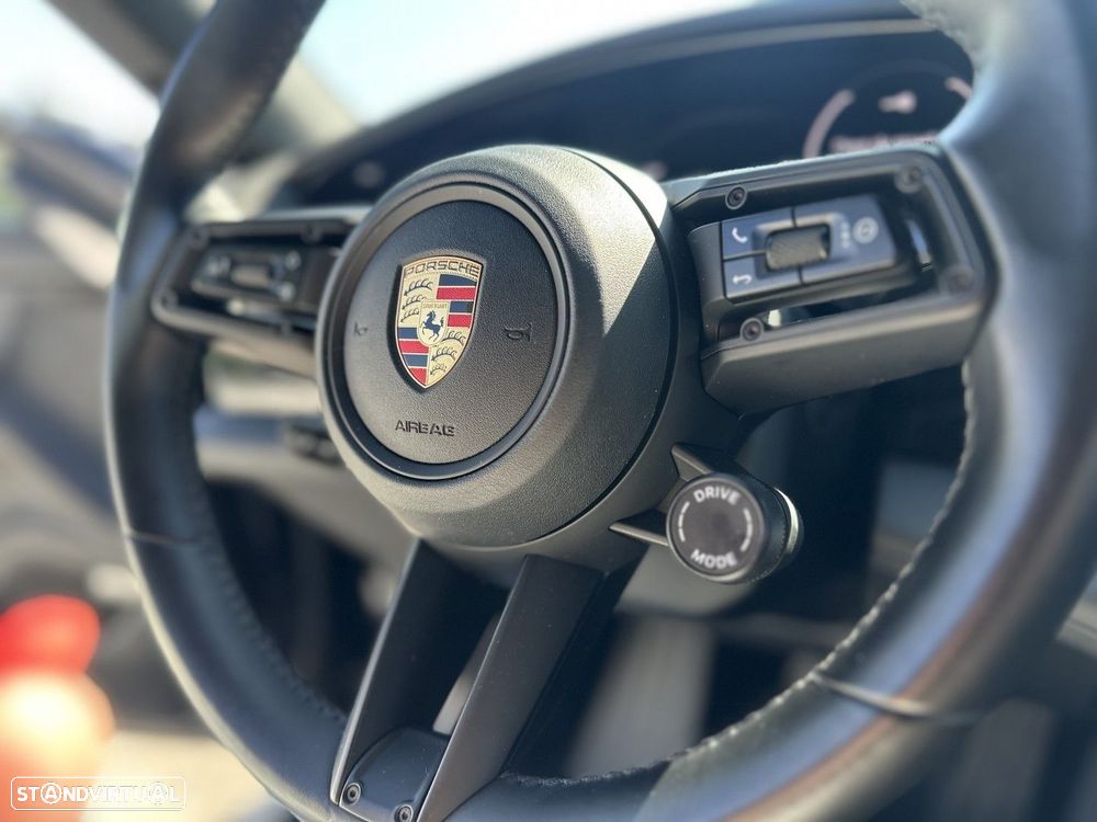 Porsche Taycan Sport Turismo bateria Performance Plus - 18