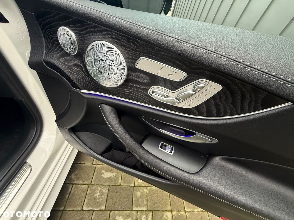 Mercedes-Benz Klasa E 220 d 4-Matic 9G-TRONIC - 29