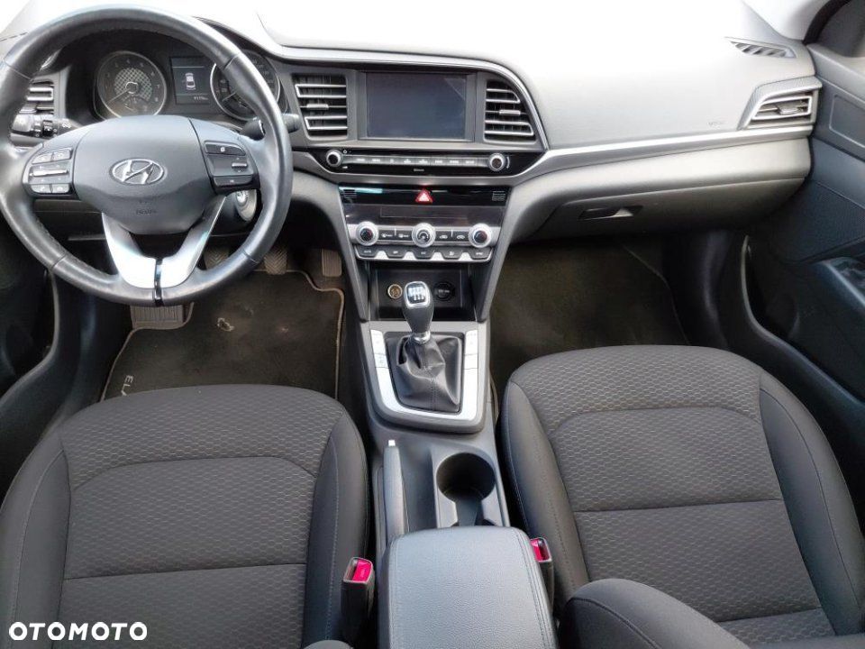 Hyundai Elantra - 29