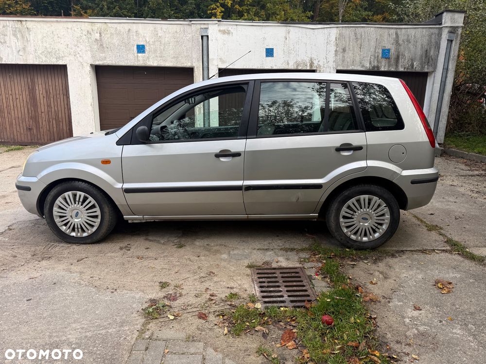 Ford Fusion 2004 photo 2