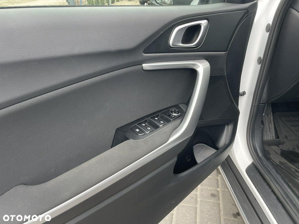 Kia XCeed - 10