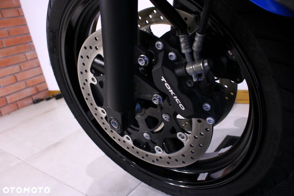 Suzuki GSX - 26