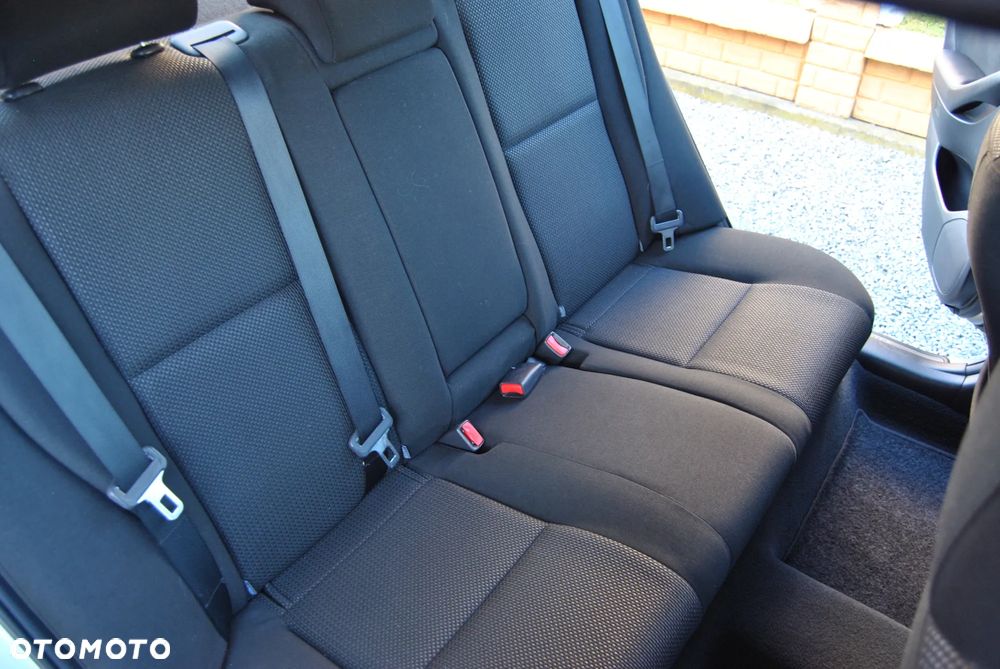 Toyota Avensis 1.8 VVT-i Sol - 23