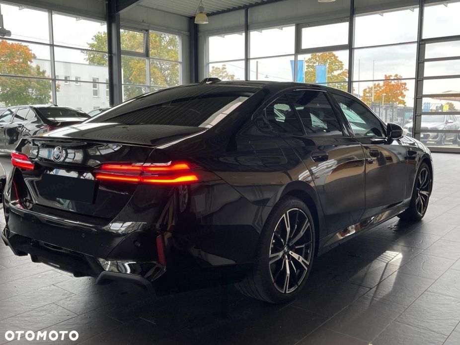 BMW Seria 5 520d xDrive mHEV M Sport - 2