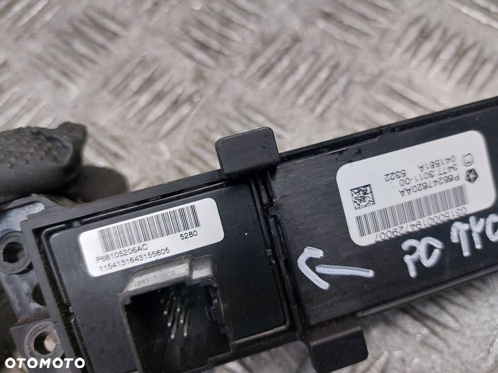 PANEL PRZEŁĄCZNIKÓW HAKA RAM 1500 I LIFT 2013- 68105206AC 68247620AA - 4