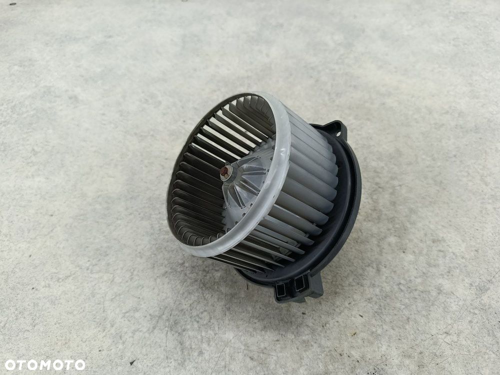WENTYLATOR NAWIEWU TOYOTA COROLLA VERSO II MF016070-0610 0130101601  BOSCH - 4