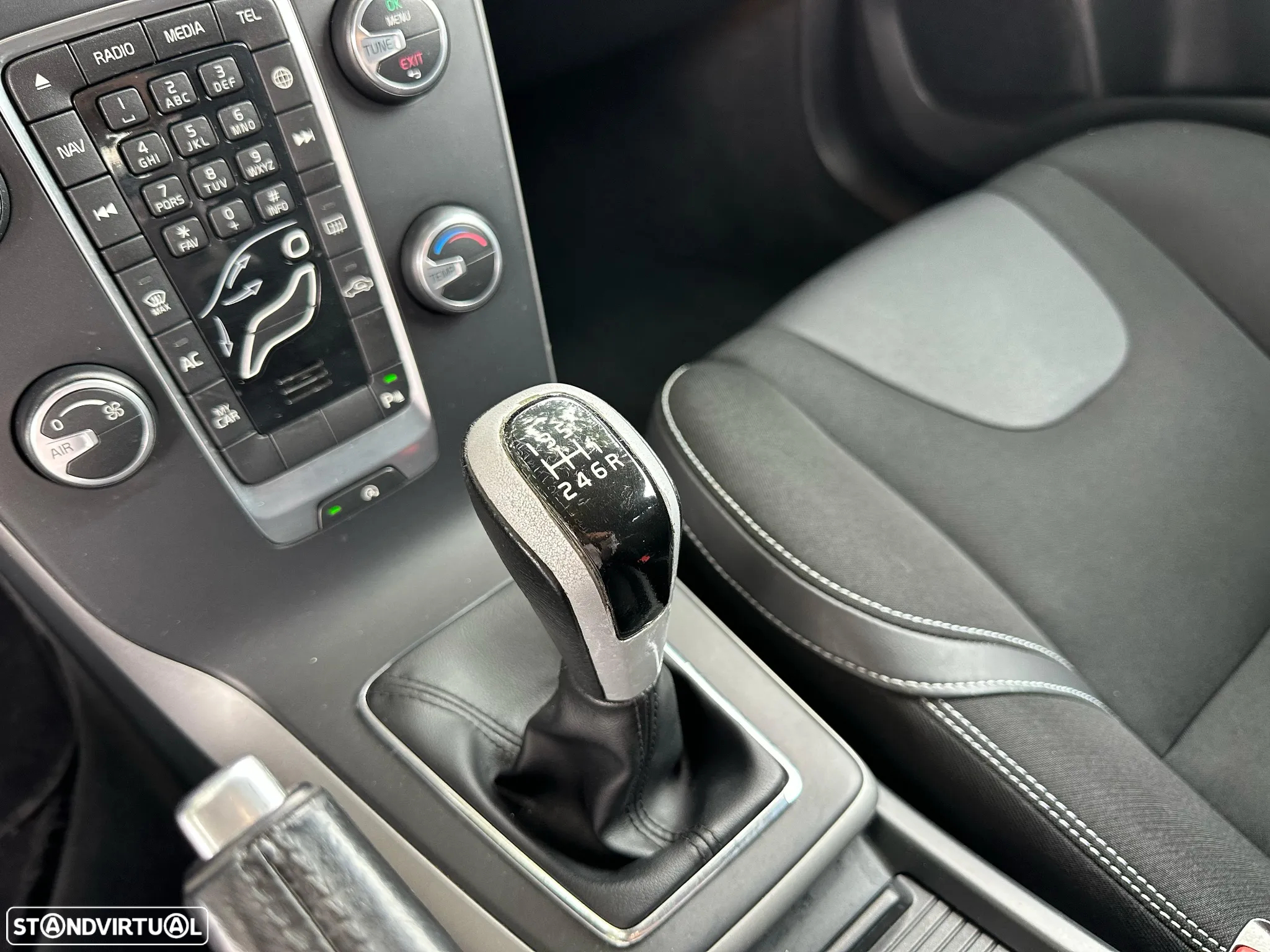 Volvo V40 2.0 D2 Momentum Eco - 18
