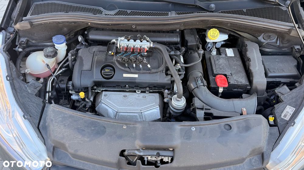 Peugeot 208 - 14