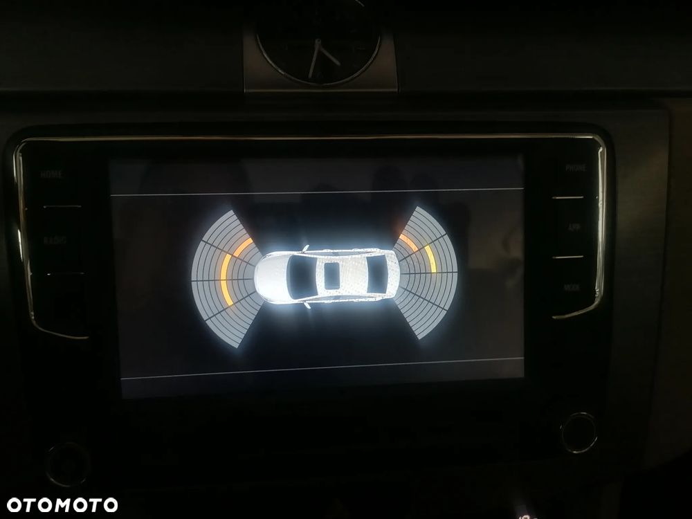 Volkswagen Passat 2.0 TDI Comfortline - 30