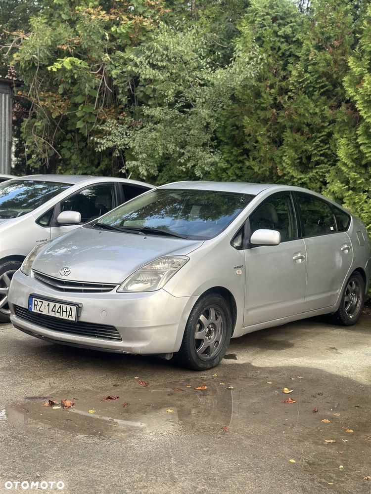Toyota Prius - 4