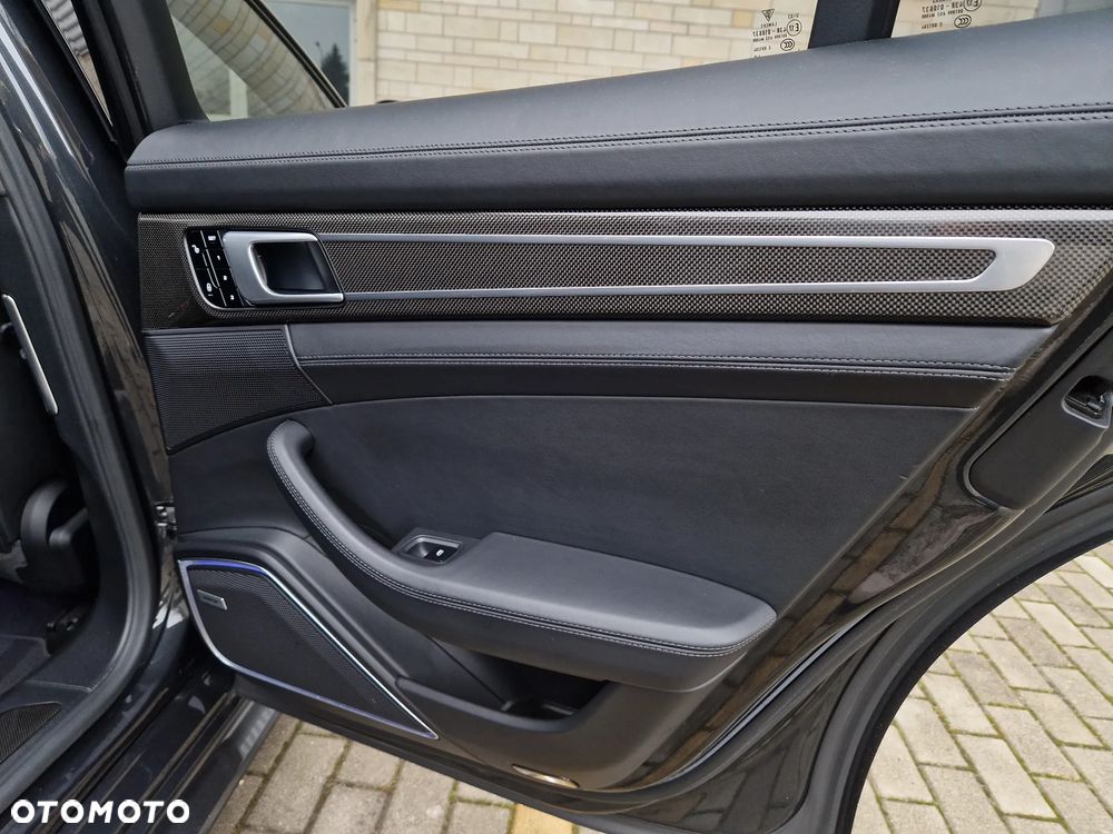 Porsche Panamera 4 - 40