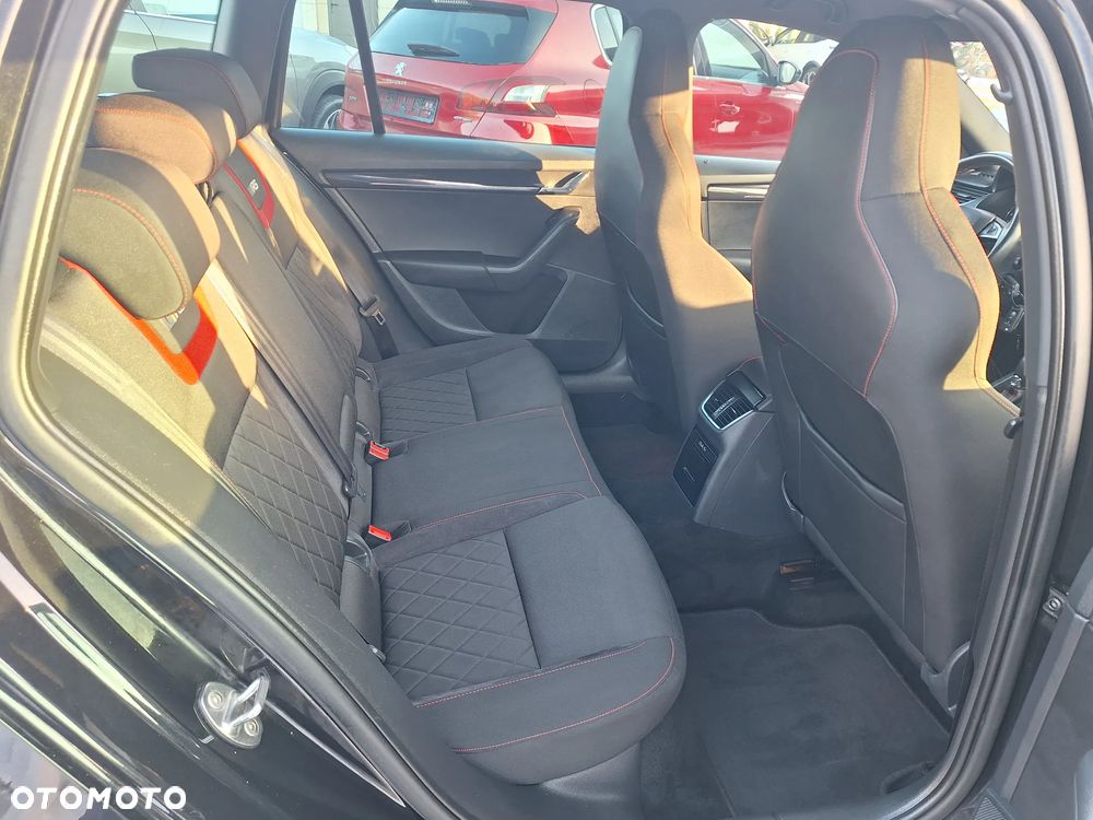 Skoda Octavia 2.0 TDI DSG RS - 22