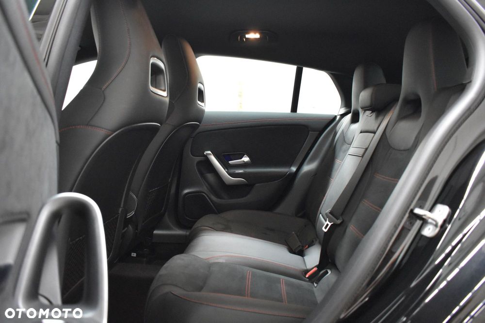 Mercedes-Benz CLA 250 e PHEV AMG Line 8G-DCT - 25