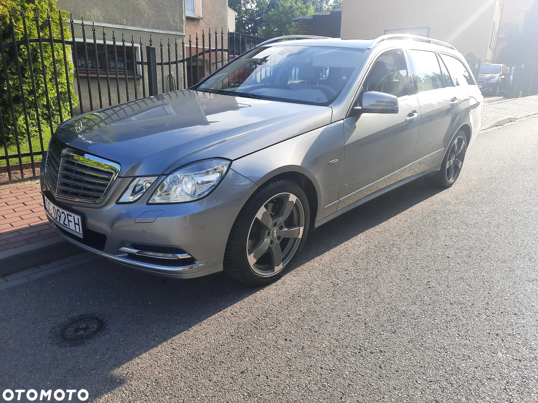 Mercedes-Benz Klasa E 250 T CGI BlueEFFICIENCY 7G-TRONIC - 22