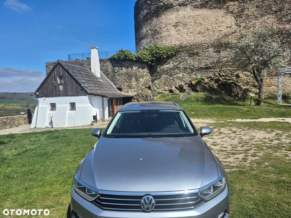 Volkswagen Passat - 1