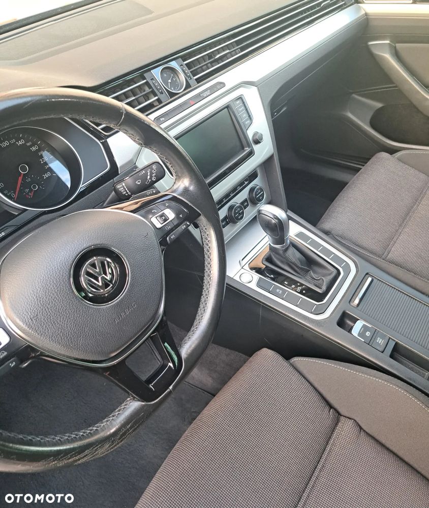 Volkswagen Passat 2.0 TDI (BlueMotion Technology) DSG Comfortline - 23
