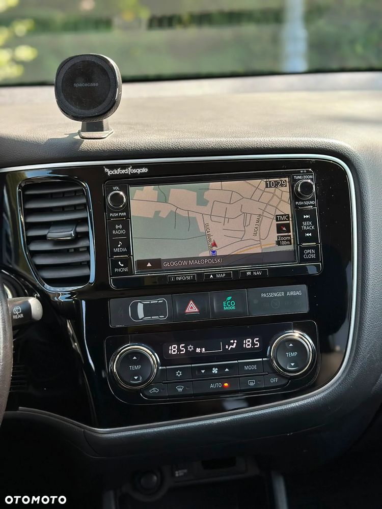 Mitsubishi Outlander 2.2 DID Instyle Navi 4WD - 32