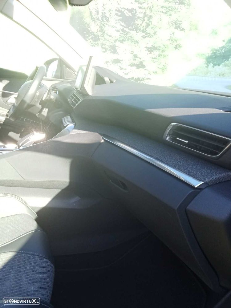 Peugeot 3008 1.5 BlueHDi Allure EAT8 - 11