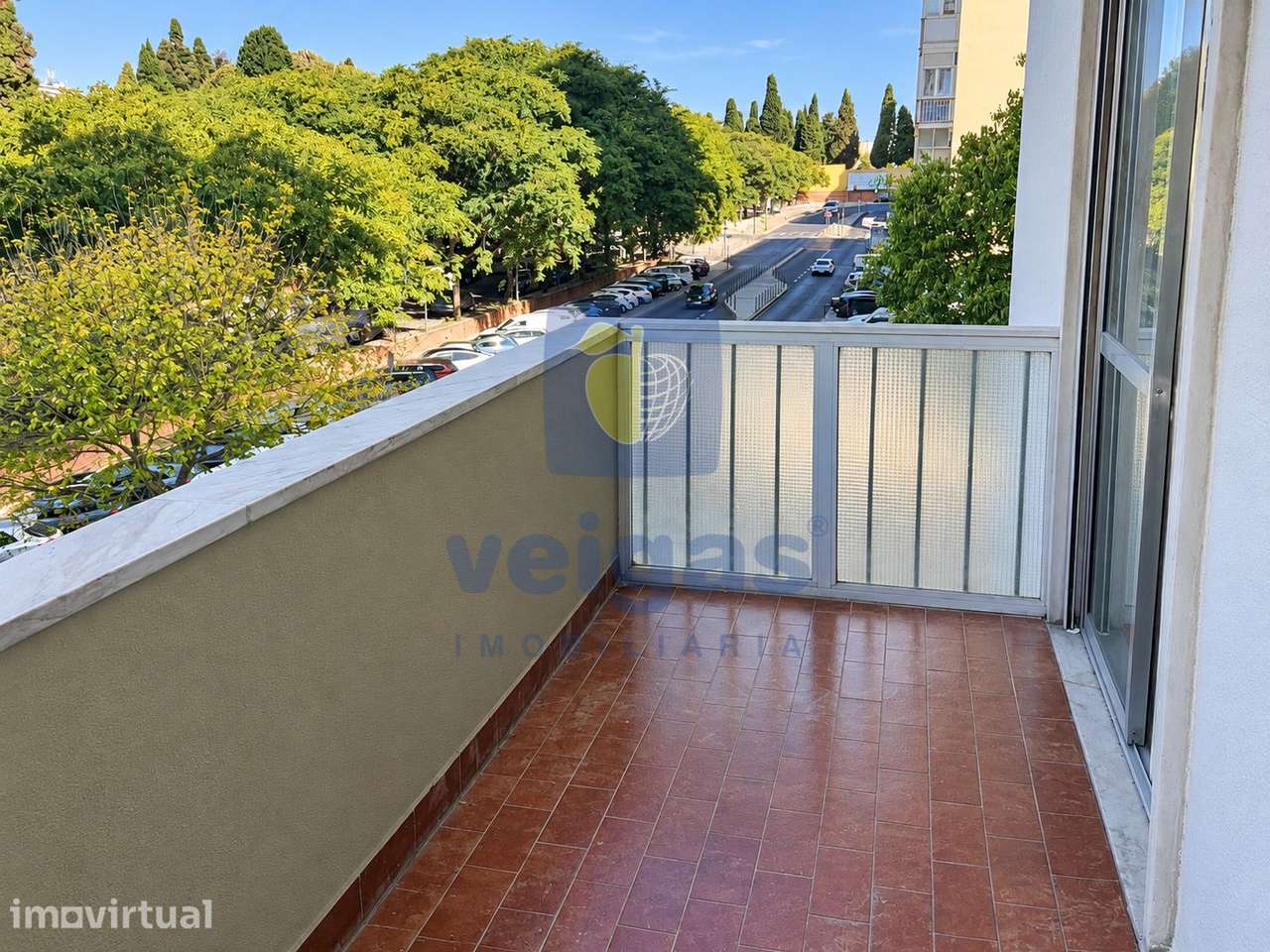 Apartamento T3 Renovado com Varandas em Benfica, Lisboa - Grande imagem: 2/21