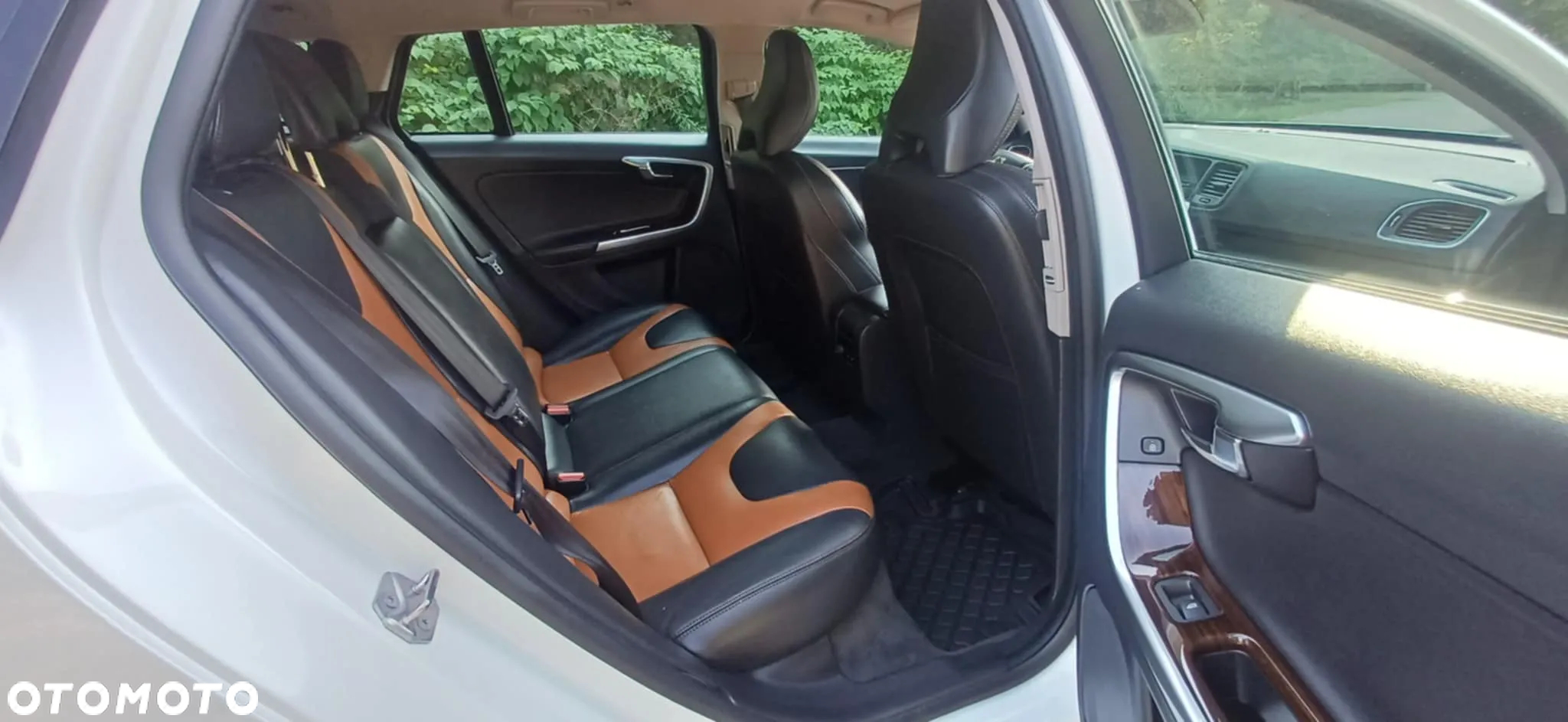 Volvo V60 Cross Country D3 Drive-E Momentum - 16