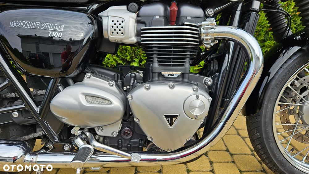 Triumph Bonneville - 7