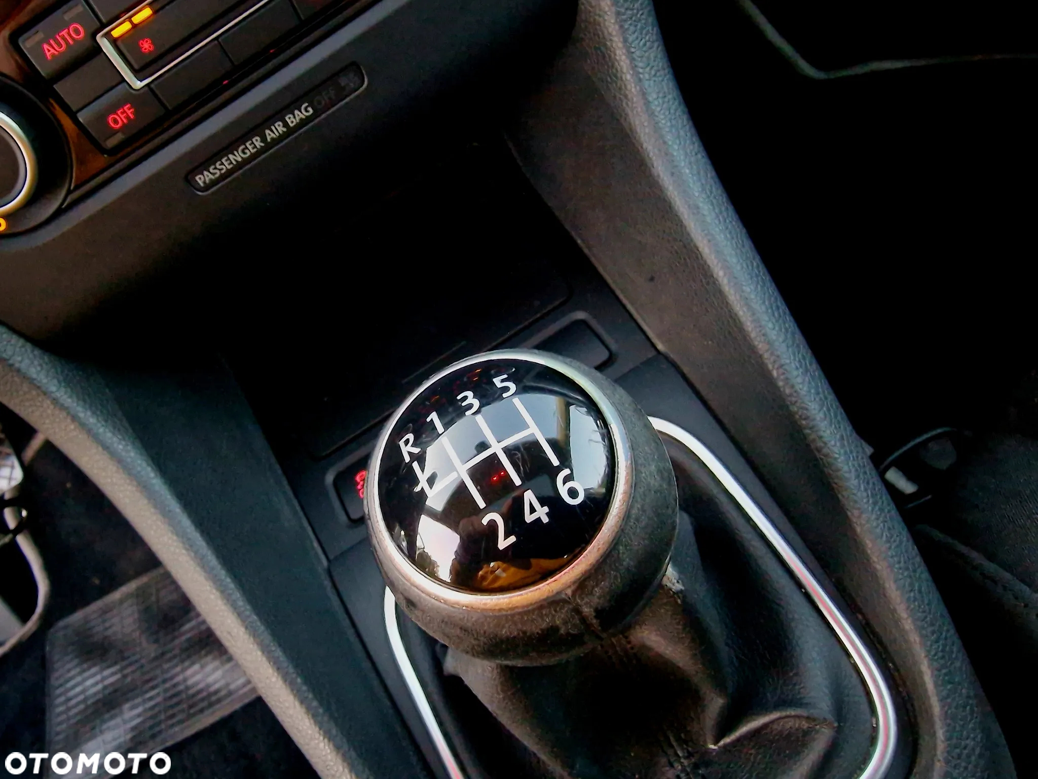 Volkswagen Golf 2.0 TDI DPF Highline - 18