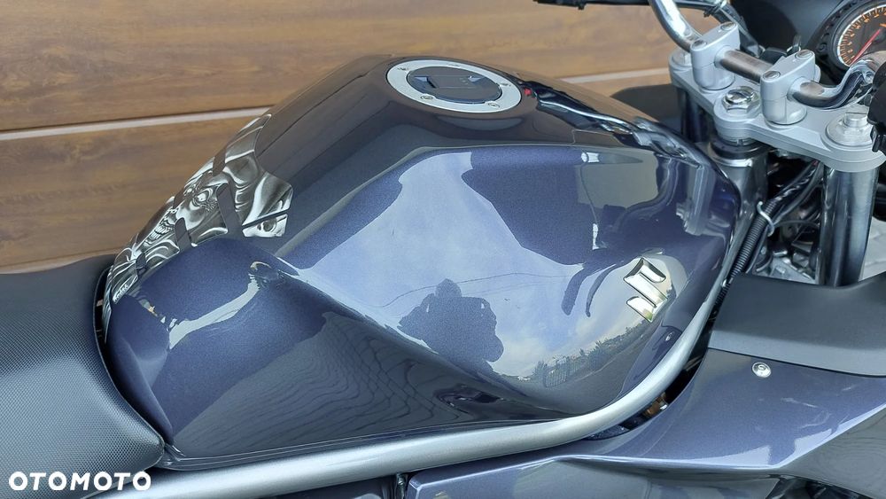 Suzuki GSX - 32