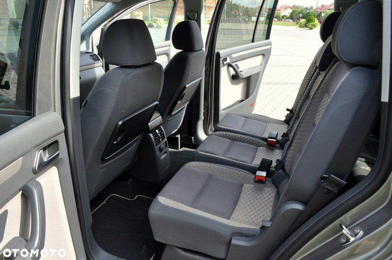 Volkswagen Touran - 21