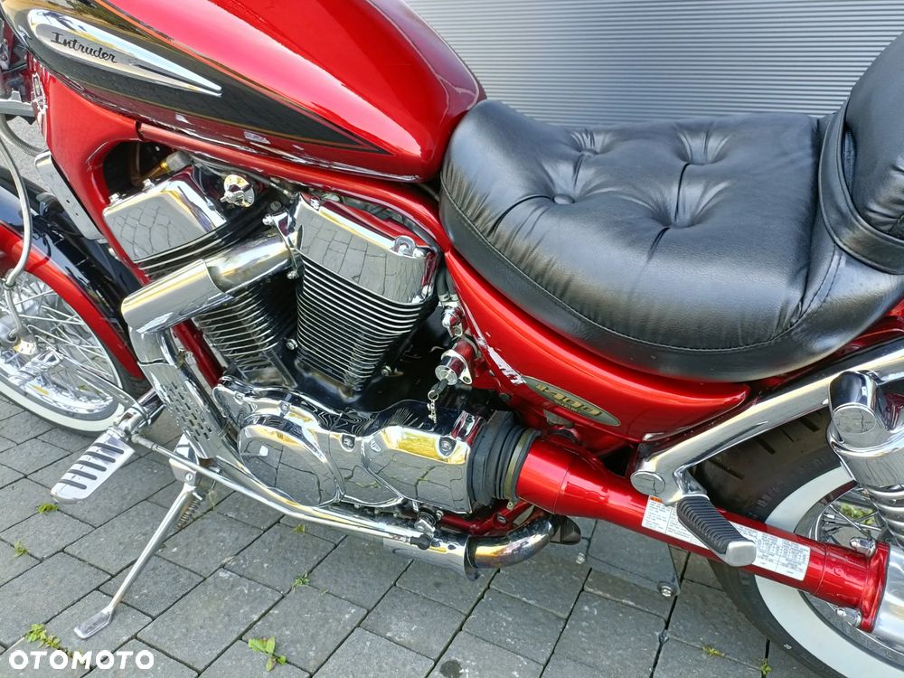 Suzuki Intruder - 16