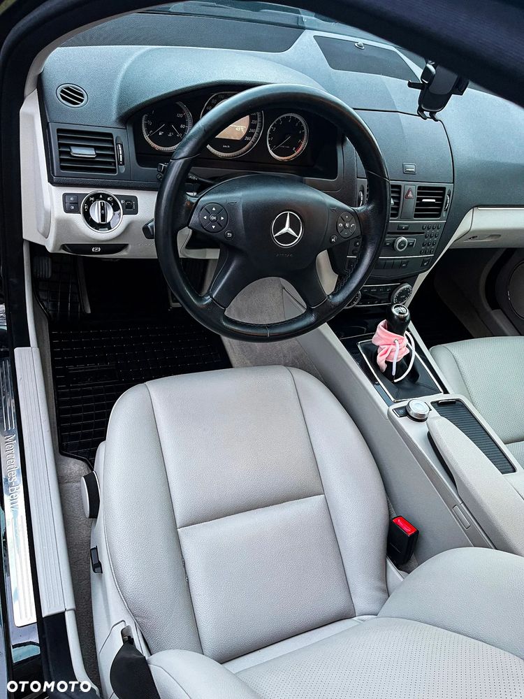 Mercedes-Benz Klasa C 180 CGI BlueEFFICIENCY Avantgarde - 8