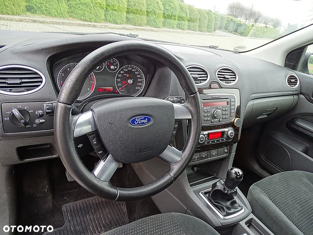 Ford Focus 1.8 FF Ghia - 22