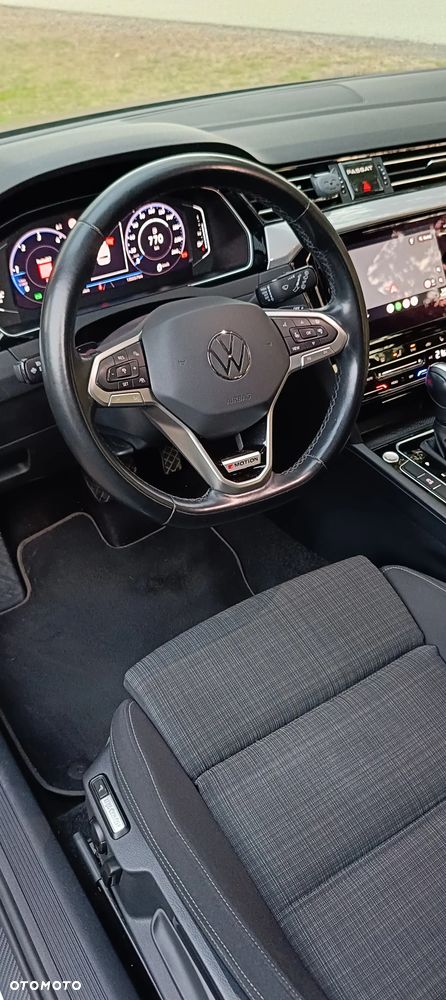 Volkswagen Passat - 12