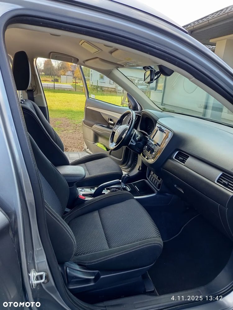 Mitsubishi Outlander 2.0 Intense + Navi 4WD CVT - 9