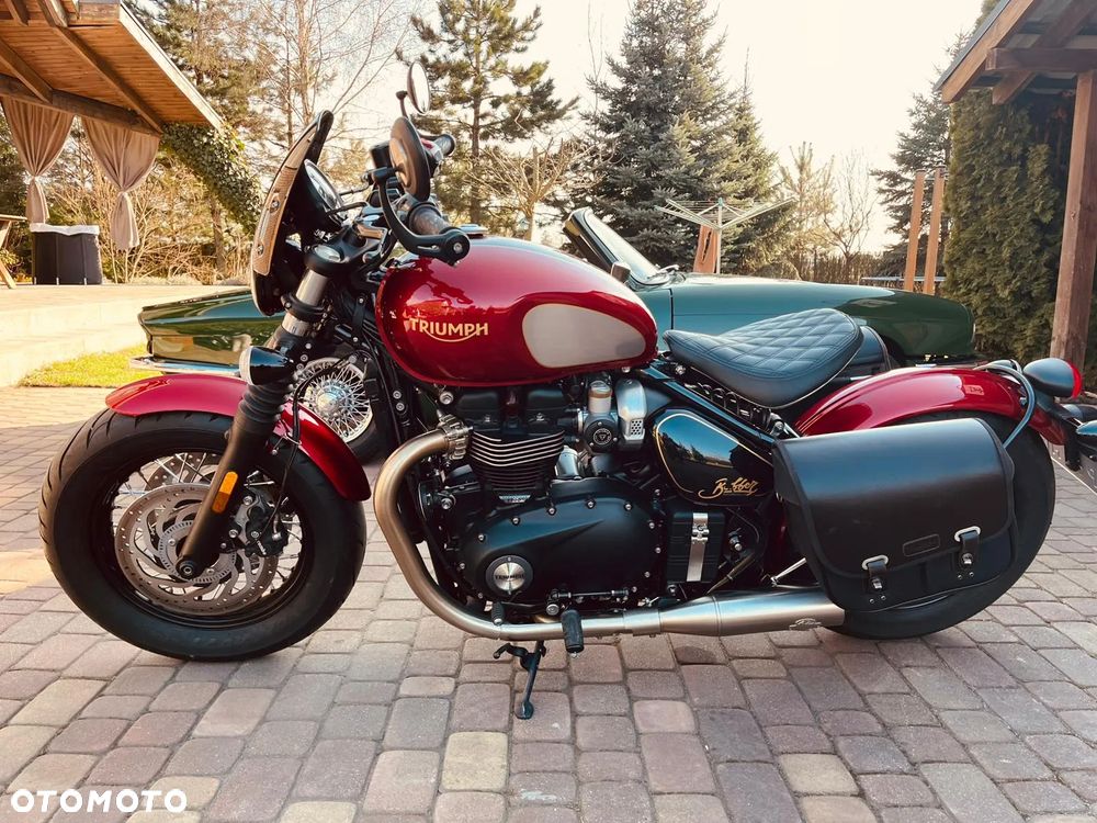 Triumph Bonneville Bobber - 2