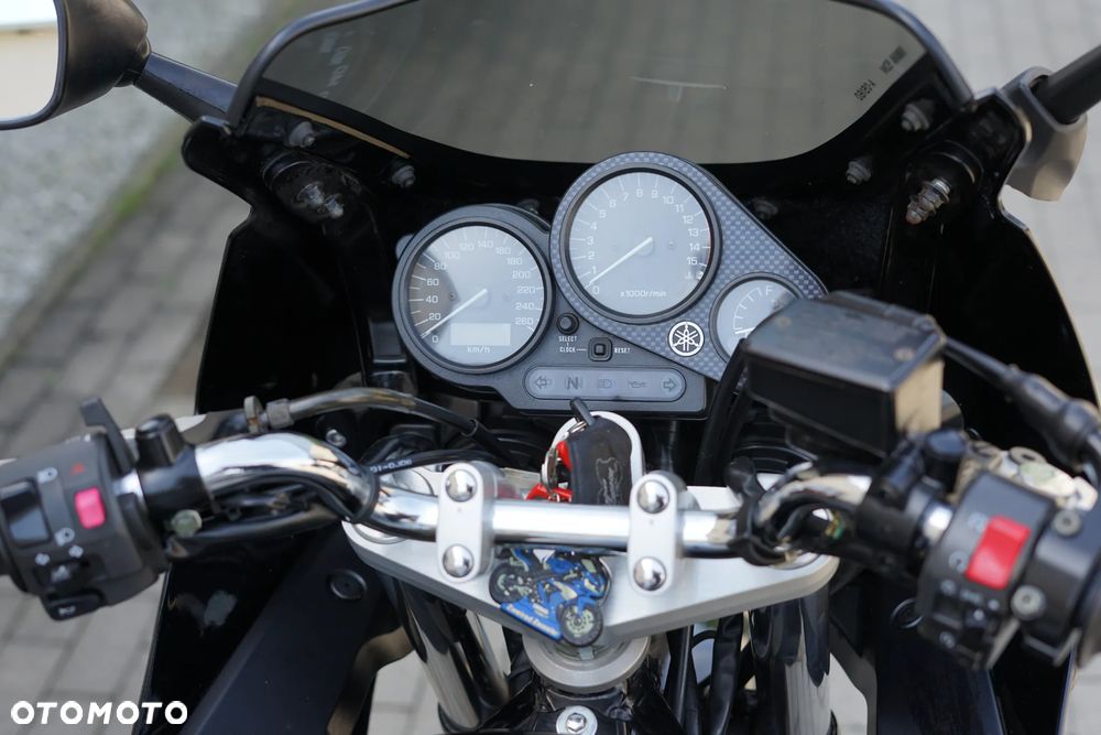 Yamaha FZS - 18