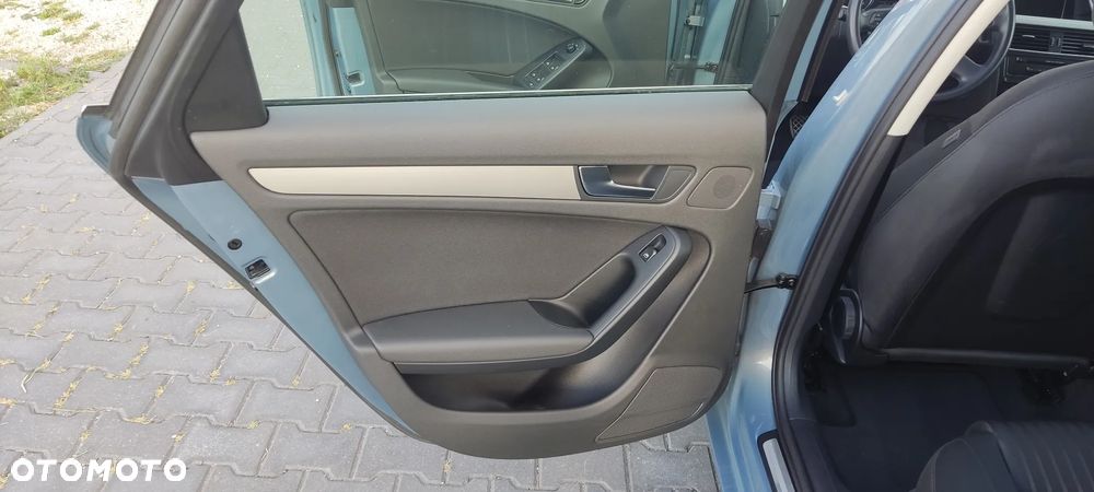 Audi A4 Avant 2.0 TFSI Attraction - 32