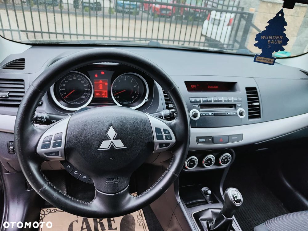 Mitsubishi Lancer 1.8 Intense - 12
