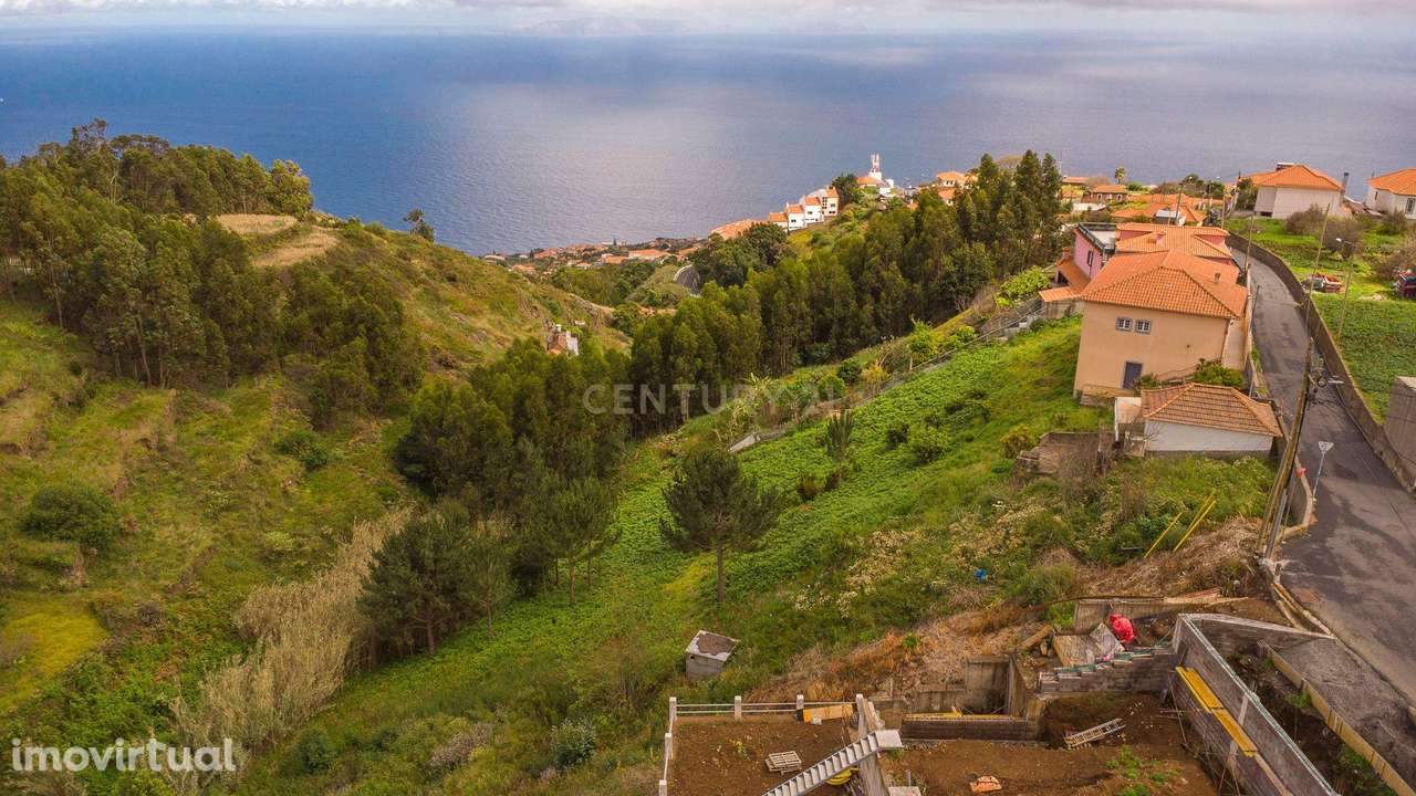 Terreno com 600m2 à Venda em Santa Cruz com Vista Mar e Montanha - Grande imagem: 2/18