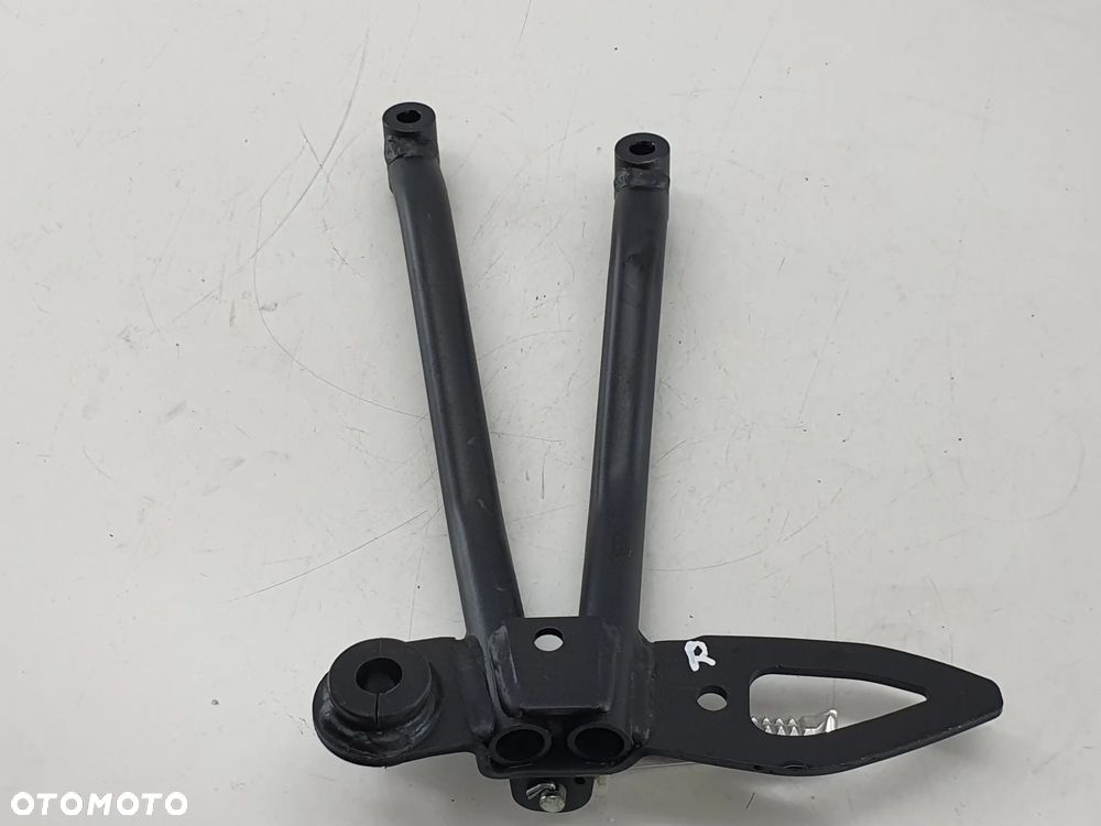 SET PASAZERA PRAWY PODNOZEK  YAMAHA XSR 125 - 7